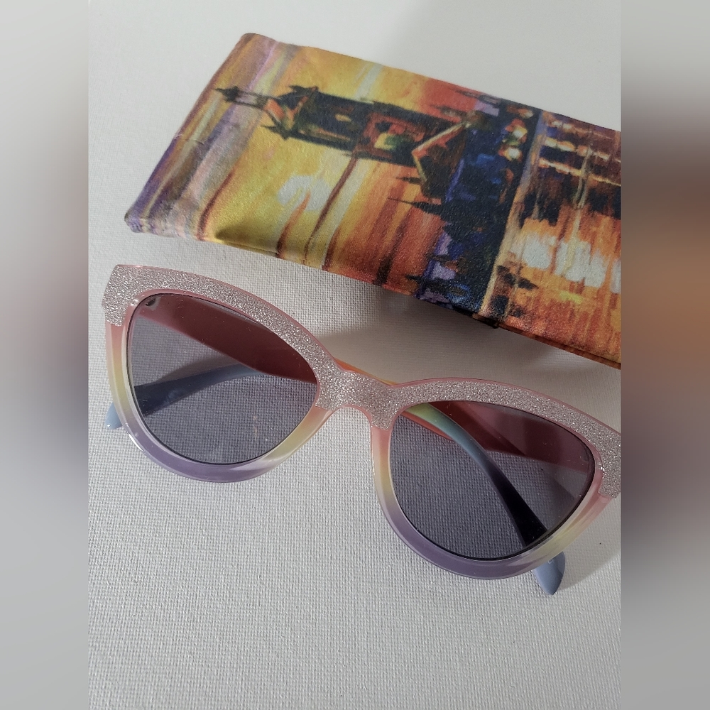 SUNGLASSES &  With Matching Case - Picture 4 of 16
